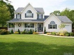 7 Calloway Ln, Yaphank, NY 11980
