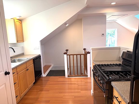 4th image of 35-37 Webster St #3