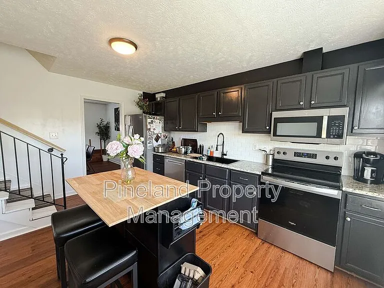 815 Zapata Ln — Photo 12