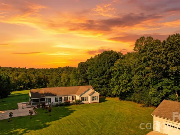1910 Carl Fox Rd, Taylorsville, NC 28681