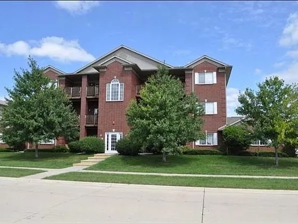525 Penn Ct APT 11, North Liberty, IA 52317