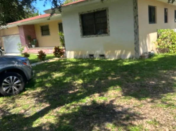 8835 NE 9th Ct, Miami, FL 33138