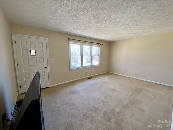 2nd image of 715 Clearview Dr