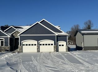 3917 Pikeview Dr, Center Point, IA 52213