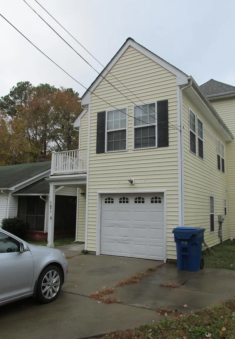 4 bed, 2.5 bath, 2277 sqft, $2,700 — Photo 1