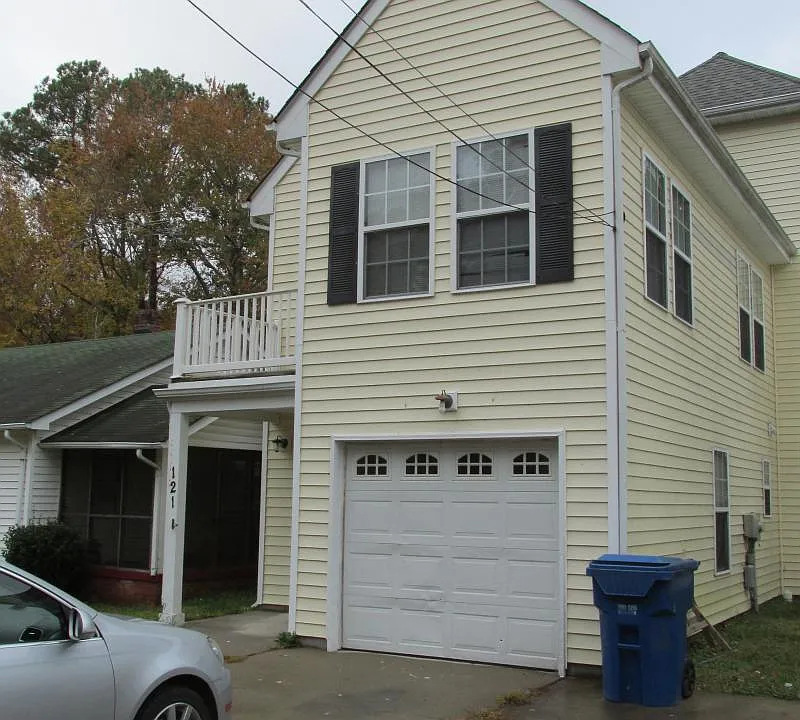 121 N Fir Ave