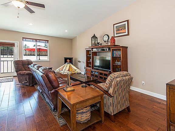 3rd image of 1111 San Marcos Cir