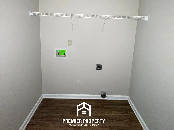 2584 Parkview Dr — Photo 7