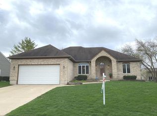 1017 Wedgewood Dr, Crystal Lake, IL 60014