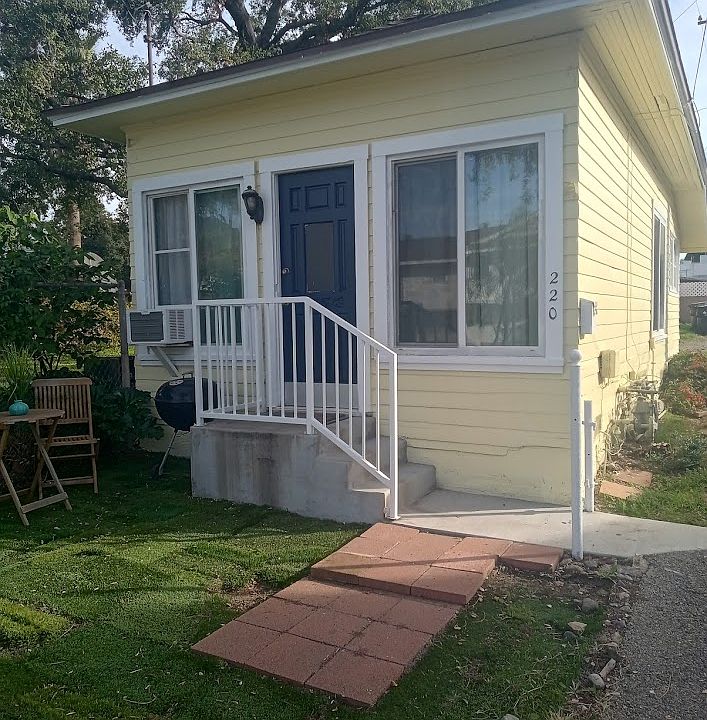 1st image of 220 N Vermont Ave