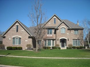 7 Walnut Cir, Sugar Grove, IL 60554