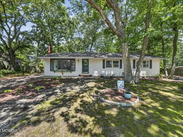 3 Quiver Court, Toms River, NJ 08753