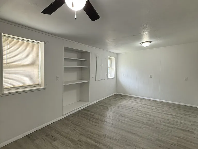 521 Savoy Ave — Photo 6
