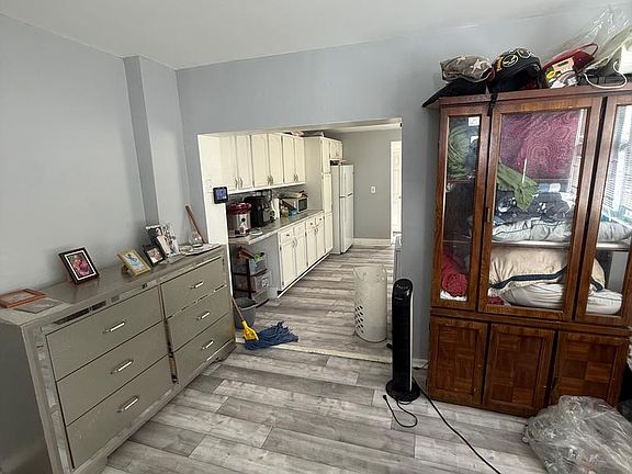 4th image of 619 W 5th St