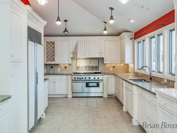 3rd image of 6347 Buena Vista Ct NE