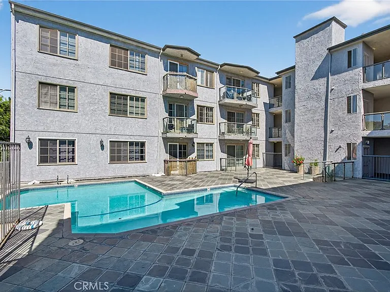 4441 Woodman Ave #111 — Photo 24