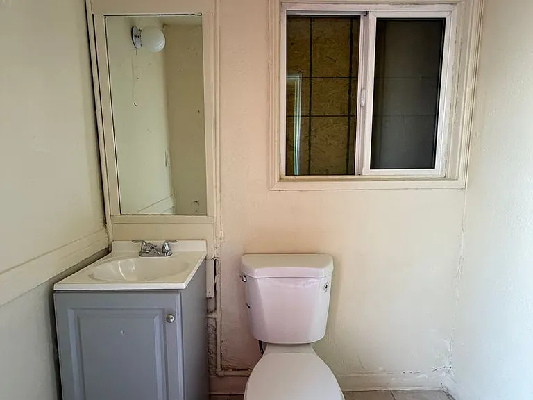 504 E Williams St — Photo 18