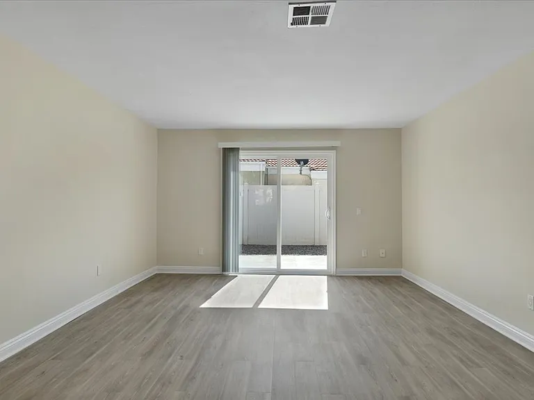 Concord Villas Patio Homes - Riverside, CA — Photo 21