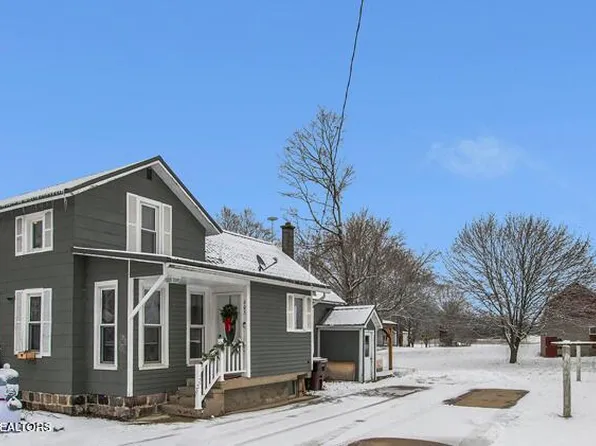 605 S Maple Ave, Maple Rapids, MI 48853