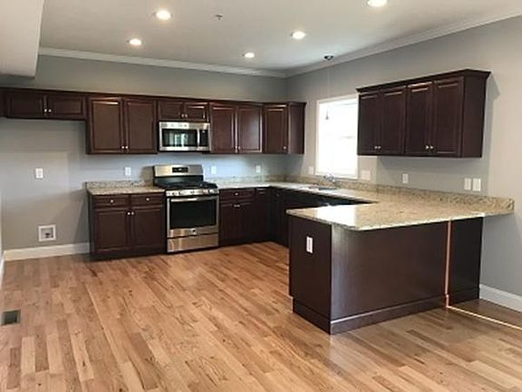 5th image of 21 Woodland St #21