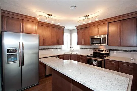 5 bed, 4.5 bath, 2040 sqft, $850 — Photo 2