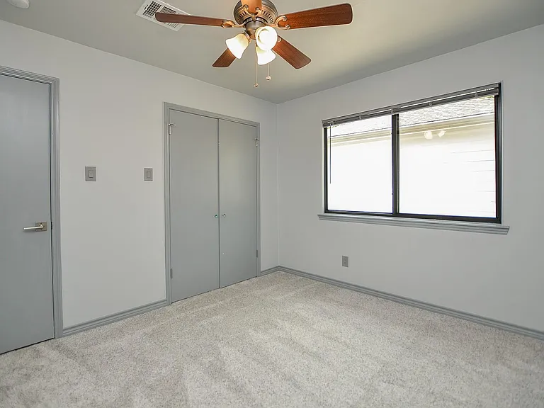 1702 Cherry Bend Dr — Photo 23