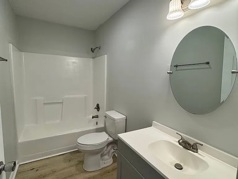 1001 E Bragg St — Photo 7