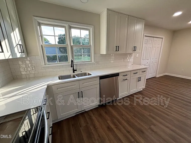 170 Devin Dr — Photo 3