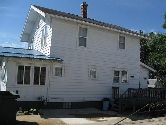 2nd image of 905 Seymour St