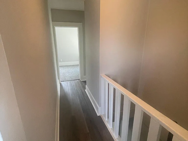 231 E Dewald St — Photo 2