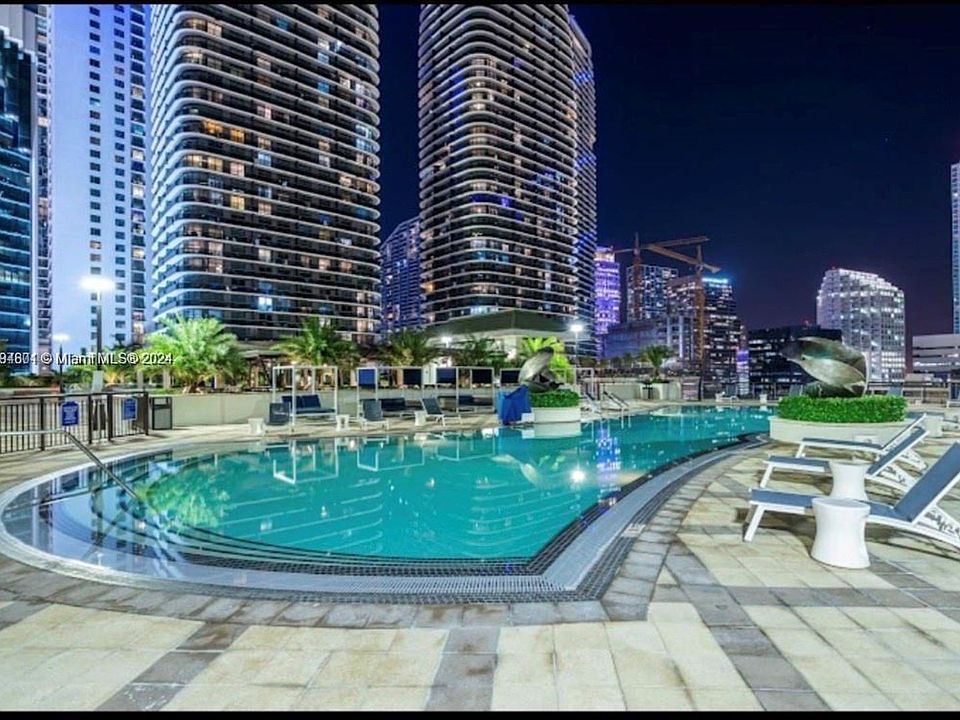 1st image of 999 SW 1st Ave APT 1205