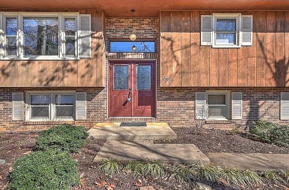 1st image of 387 Beechwood Cir