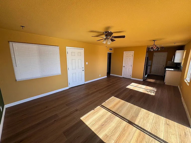 2720 Salt Lake St — Photo 3