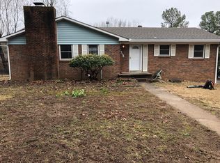 2210 N Briarwood Ln, Fayetteville, AR 72703