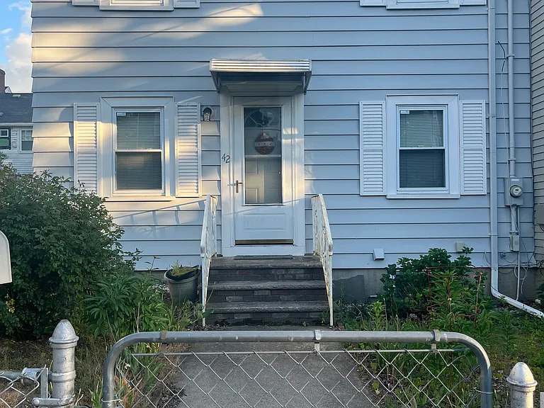 42 Perkins Ave — Photo 14
