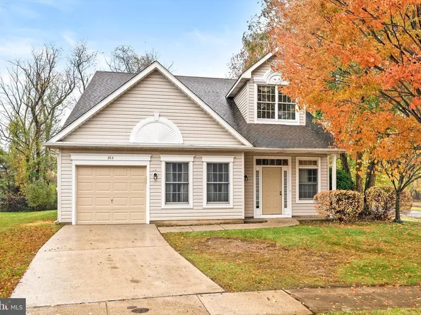 213 Homestead Cir, Columbus, NJ 08022