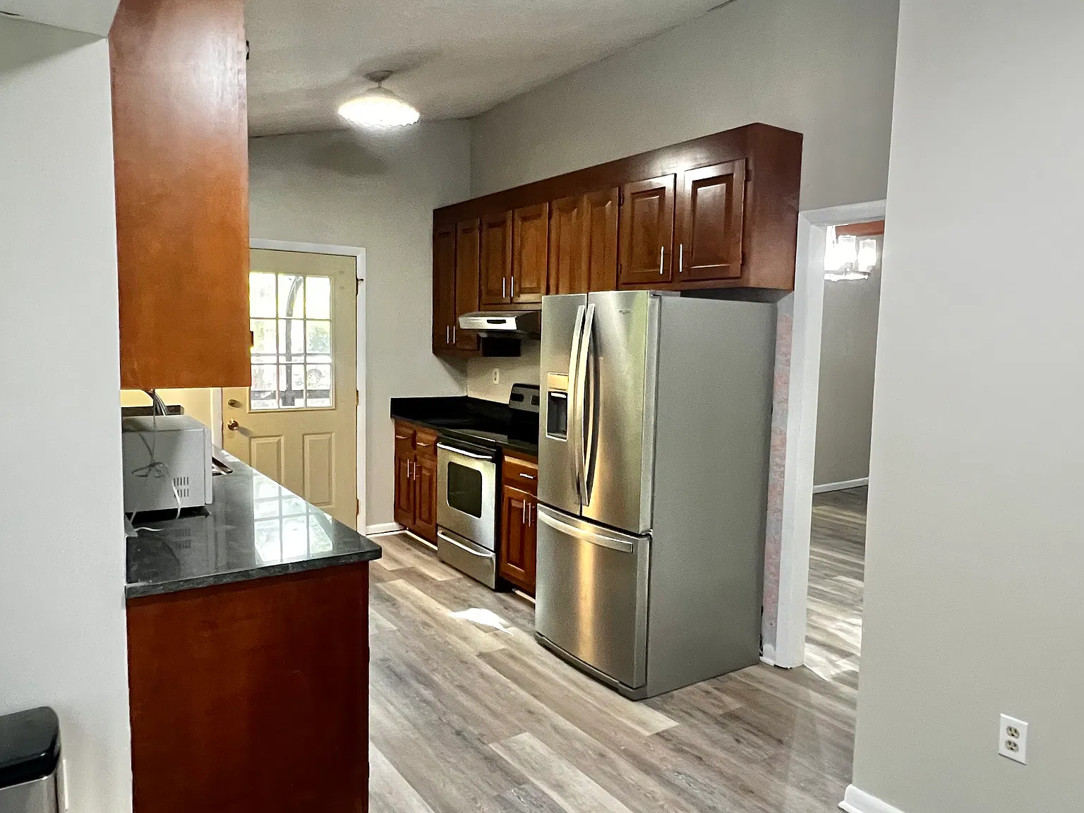 3 bed, 1402 sqft, $2,300 — Photo 4