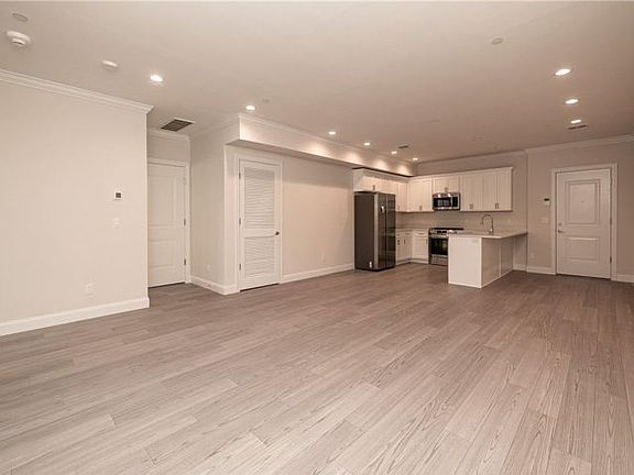 5th image of 776 Fulton St #3D