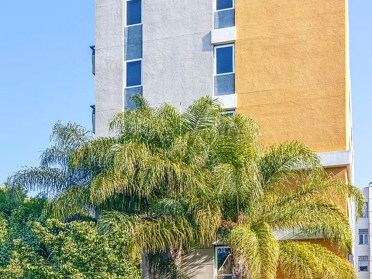 900 S Harvard Blvd #201 — Photo 10