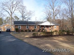 3rd image of 205 Hampton Cir