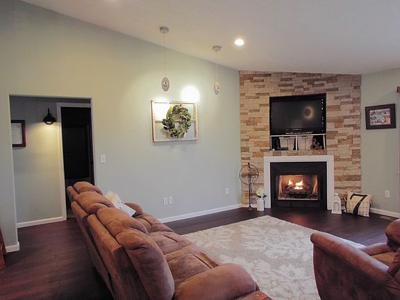 3rd image of 500 John Chambers Dr