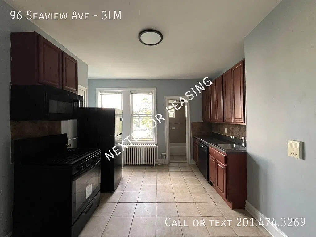 96 Seaview Ave — Photo 2