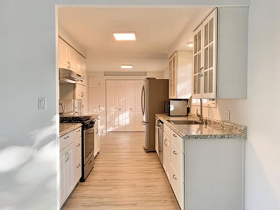 3rd image of 12515 SE 60th St