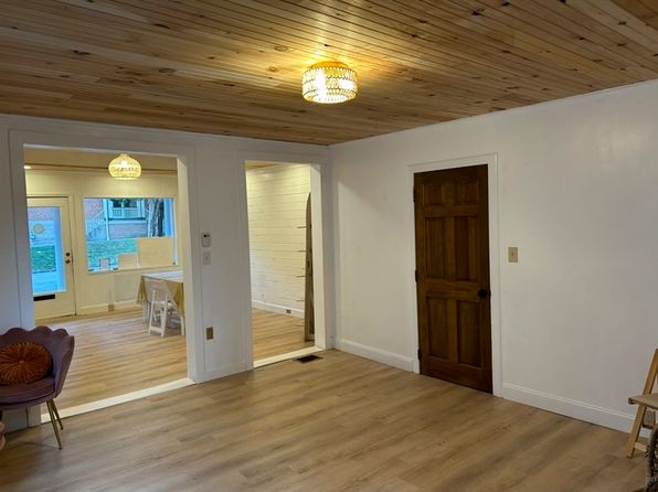 227 E Main St