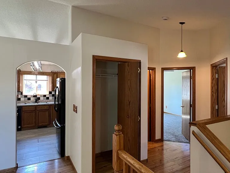 549 Hanover Dr — Photo 4