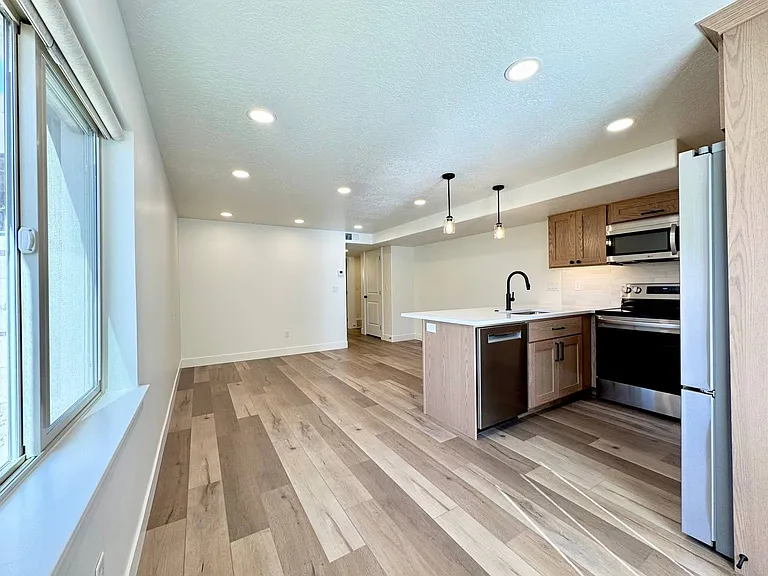 698 S Lake View Dr #B — Photo 7