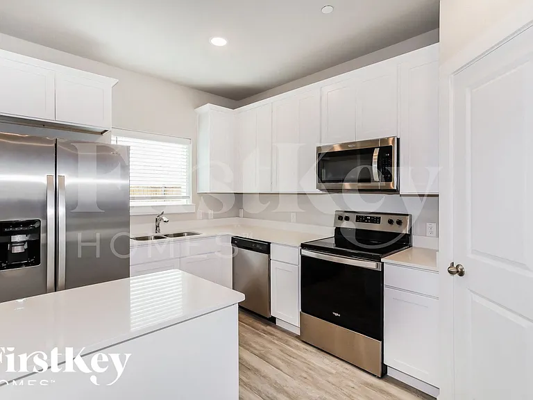 315 Niki Dr — Photo 4