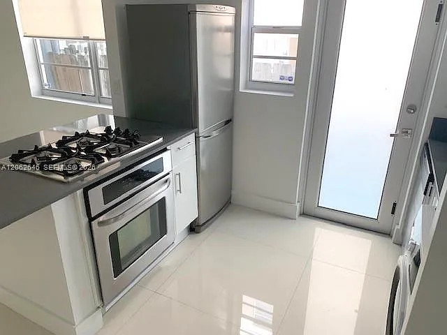 1604 Drexel Condo — Photo 4