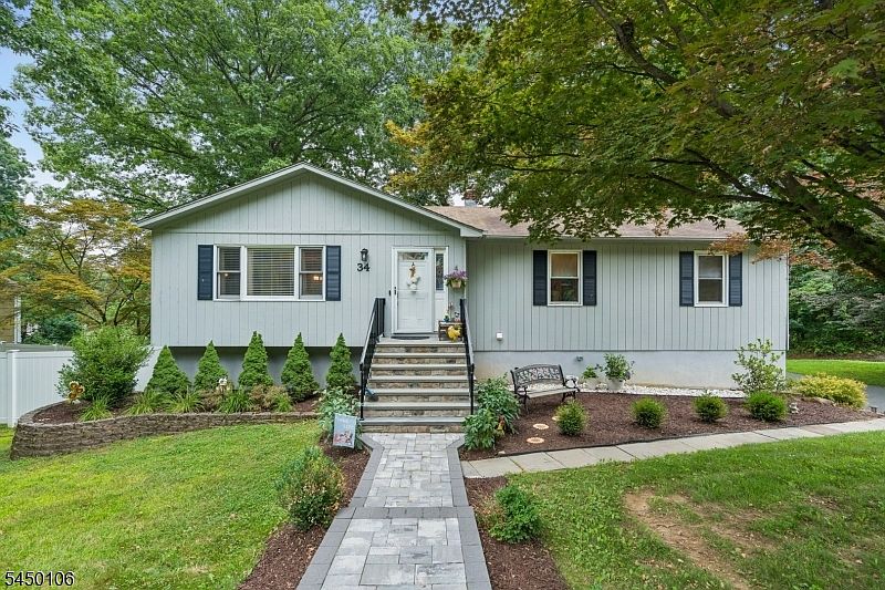 1st image of 34 Crestwood Rd