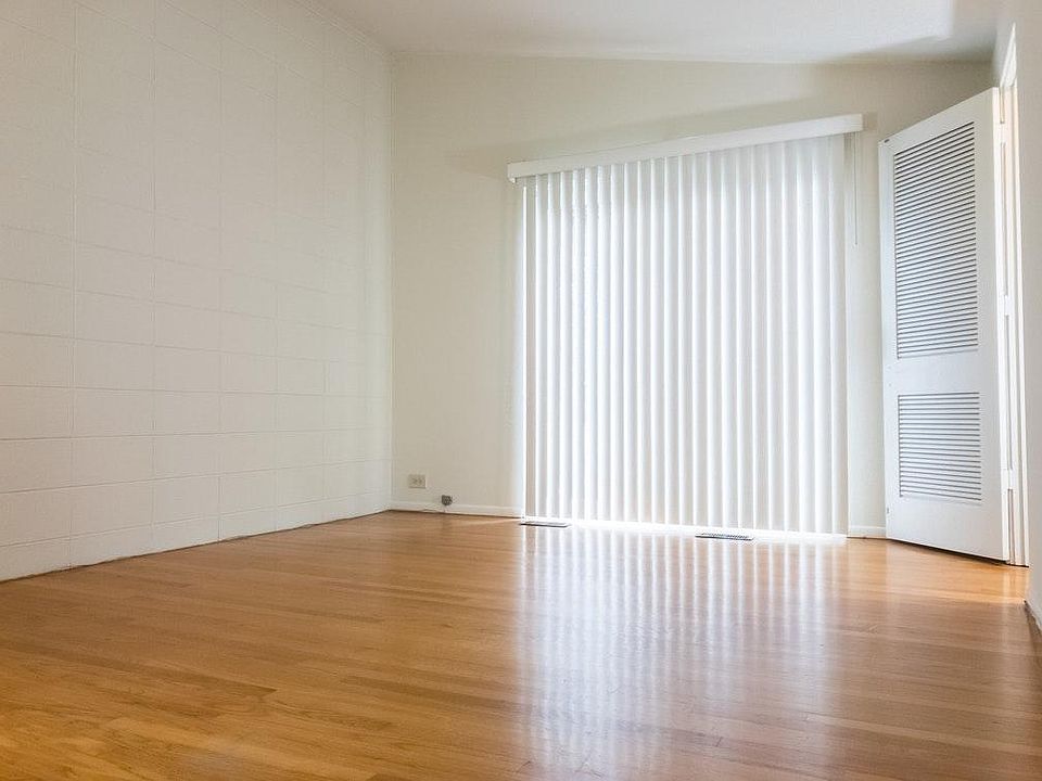 Bedroom 2 with balcony and walk in closet